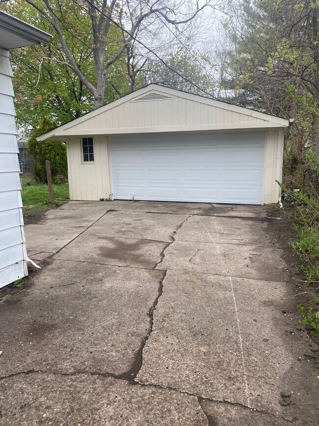 3 Bedroom Home In Eastpointe Rental For Rent in Eastpointe, MI