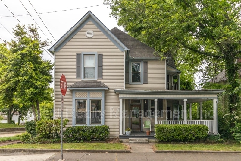 Photo - 820 Luttrell Street - 1