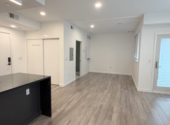 Photo - 1501 N 31st St Unit 202