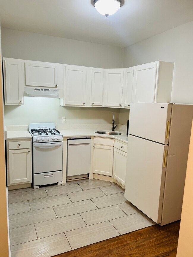 Building Photo - 27 Symphony Rd Rental
