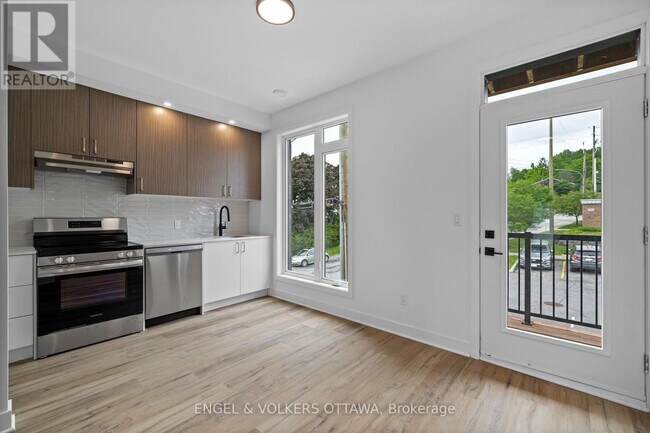 Photo - 1260 Marenger St