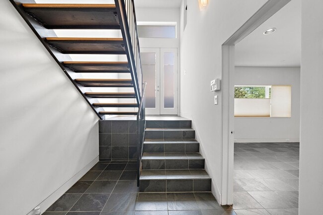 Photo - 105 Willard St