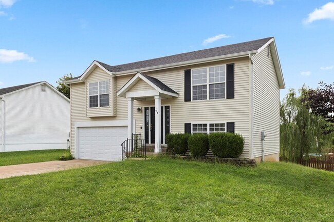 Photo - 708 Tobermory Ct