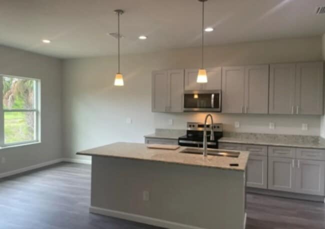 Photo - 548 Redwood Ave S