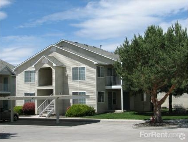 Building Photo - 2bed, 1bath, 950 Sq.ft. apartment (2nd Flo... Unit F23