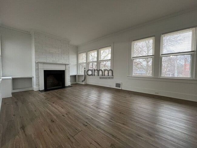 Photo - 10407 Clifton Blvd Unidad UPPER