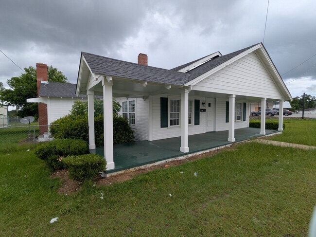 609 North St W