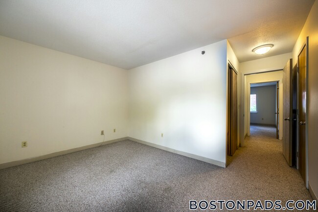 Photo - 150 N Beacon St Unidad A2