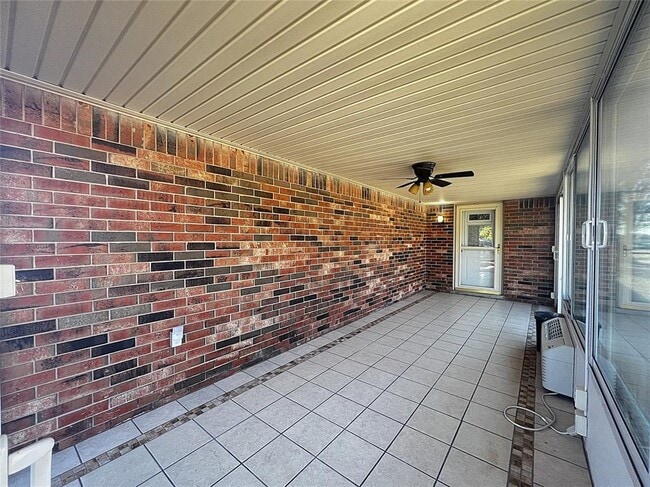 Photo - 819 Crystal Ln