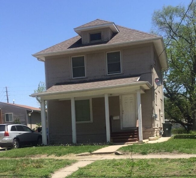 Photo - 846 Logan Ave House