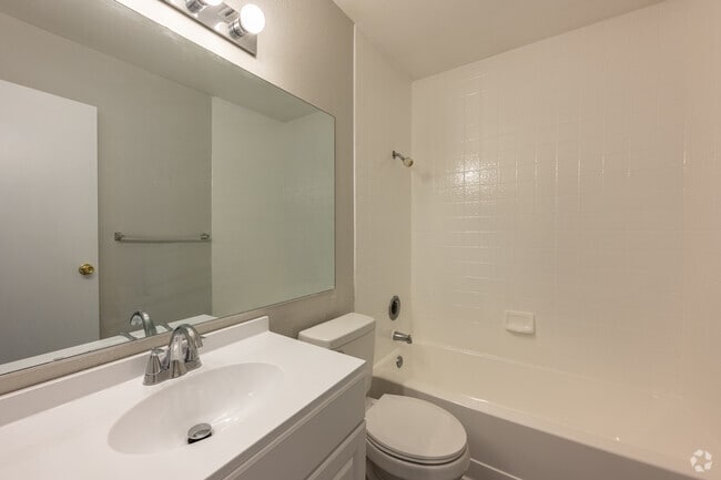2BR, 1 BA - 840SF - Bathroom
