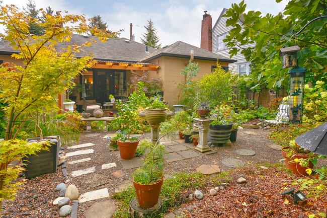 Photo - 1215 N Holman St