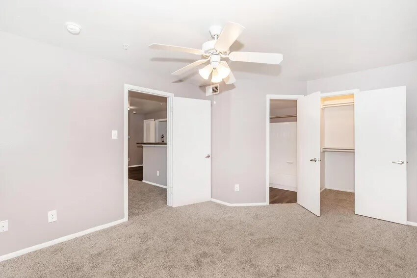 Photo - 12151 N Interstate Hwy 35 Unit A