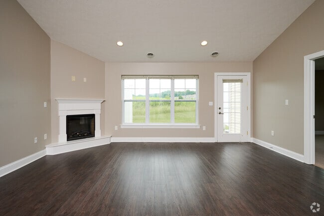 3 BR, 3 BA - 1878SF Living Room. - Fairways Townhomes