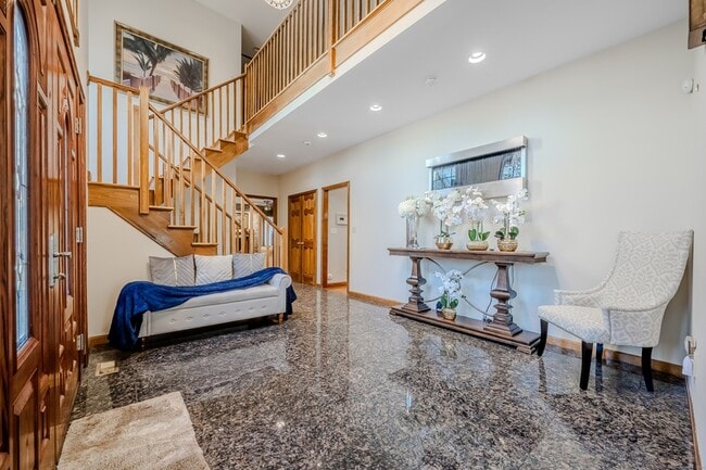 Photo - 723 Laurie Ln