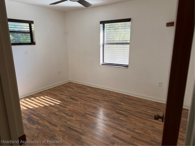 Photo - 905 Larkspur St