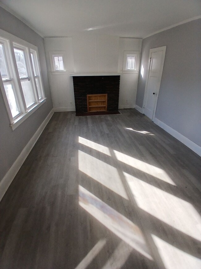 Photo - 2011 School St