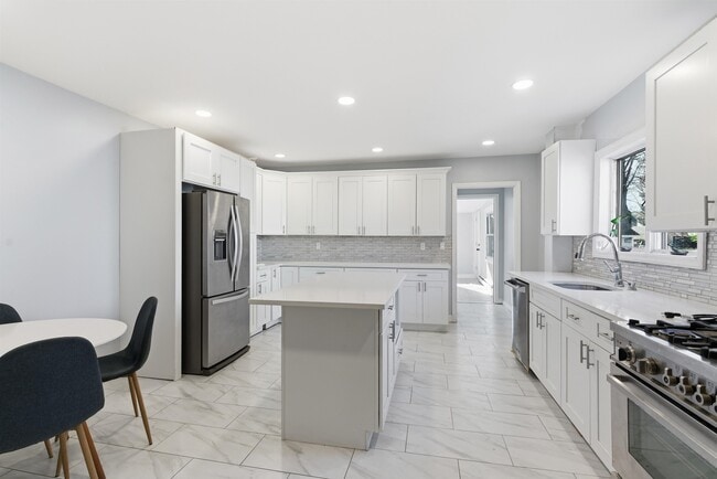 Photo - 336 W Palisade Ave