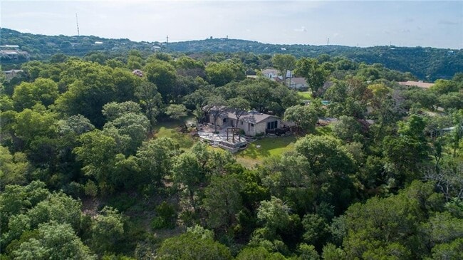 Photo - 610 Lancelot Way