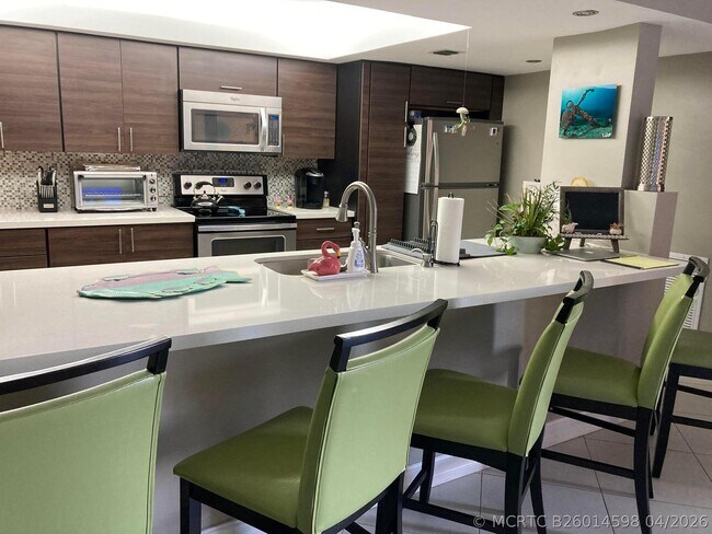 Building Photo - 2455 Lindell Blvd Unit 3203