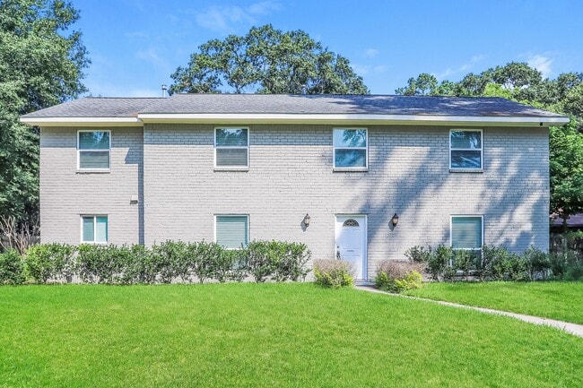 Building Photo - 7902 Beaufort Dr