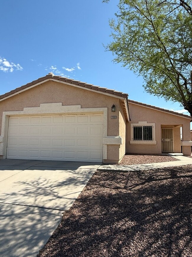 Photo - NEW CARPET! 3 Bed / 2 Bath Single Family H...