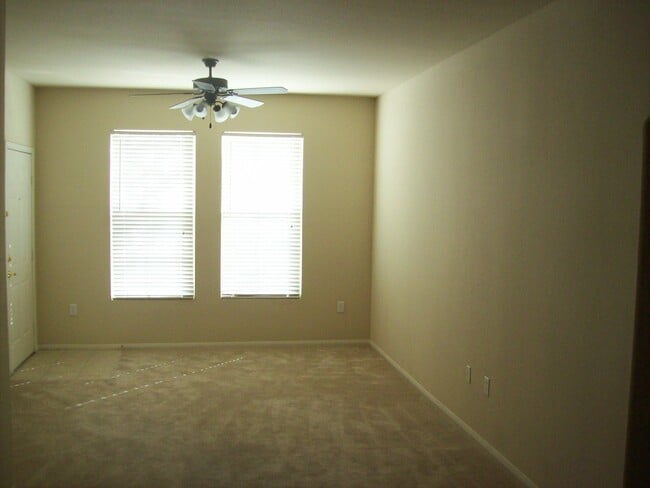 Building Photo - Ground floor one bedroom in luxury gated S... Rental