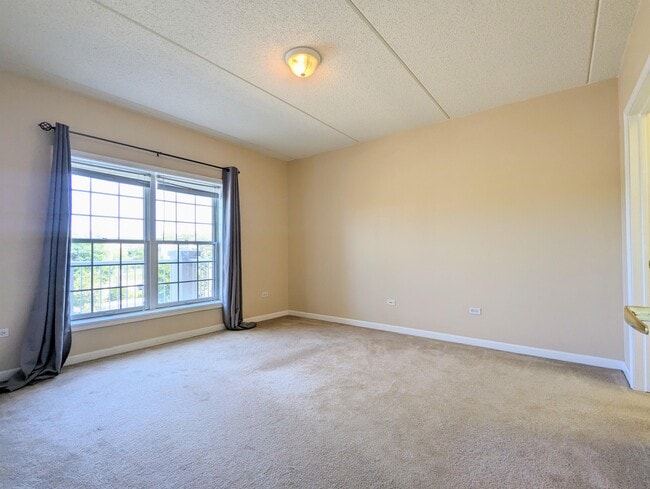 Photo - 601 W Rand Rd