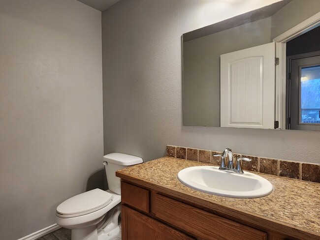 Photo - 912 E Georgia Ave