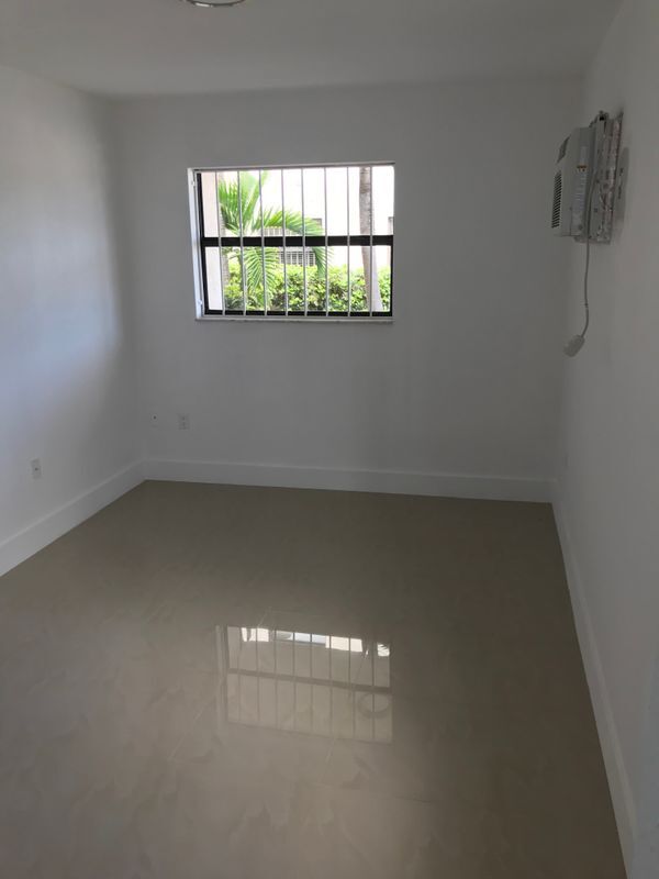 Photo - 142 SW 18th Ave