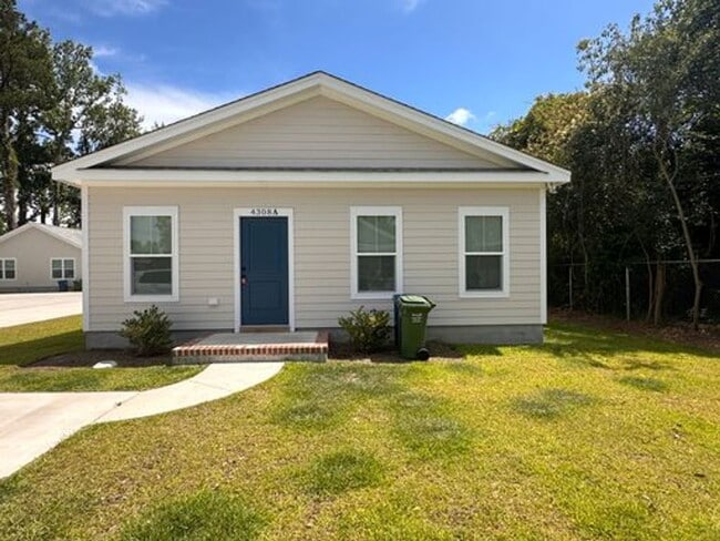 Building Photo - 2 Bedroom 2 Bathroom Home