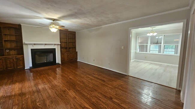 Photo - 445 W Chickasaw Rd