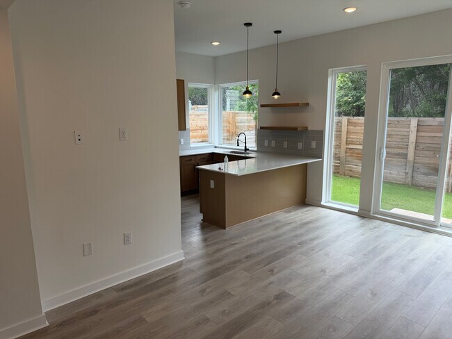 Room in Apartment on Riverside Farms Rd