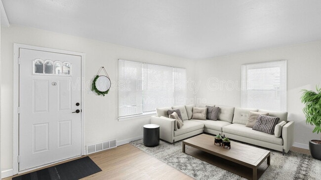 Photo - 9820 Iveland Dr