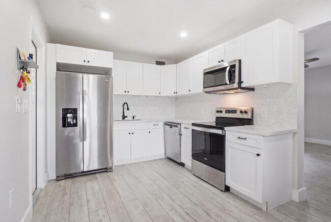 Photo - 712 NE 10th Ave