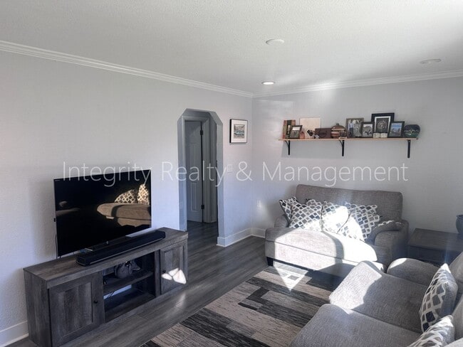 Photo - 901 S Alcott St