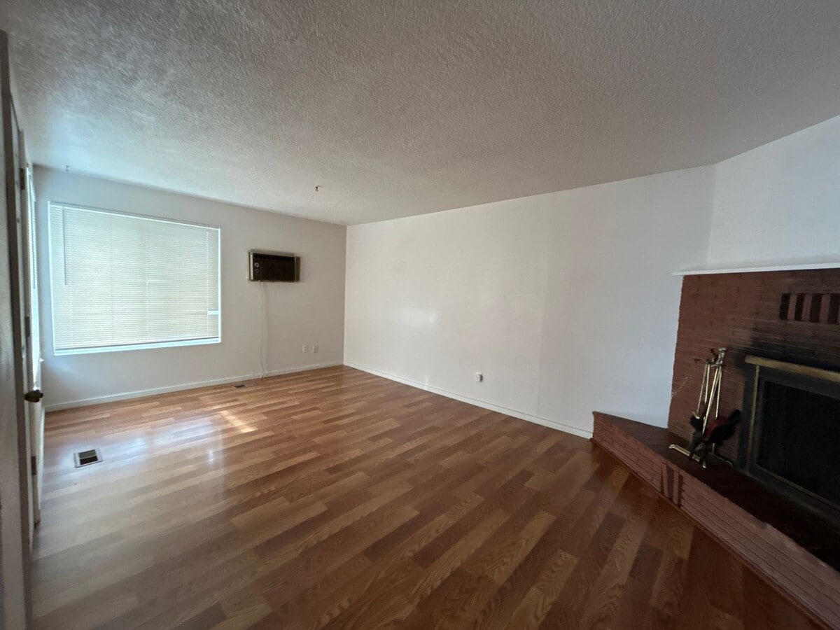 Photo - 457-463 SW Madison St