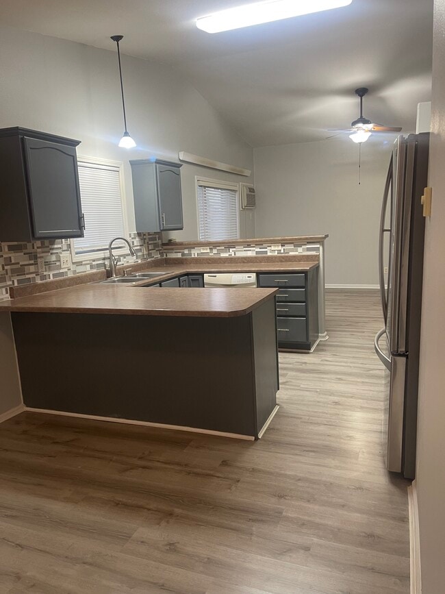 Photo - 1351 E Oakland St