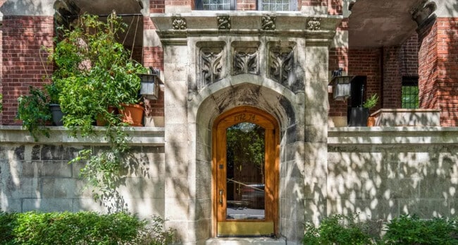 Building Photo - 1372 E 57th St