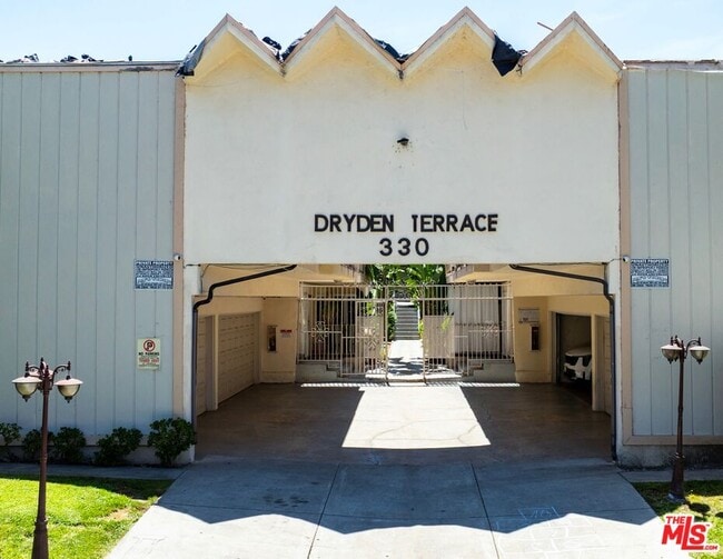 Building Photo - 330 E Dryden St Unit 14