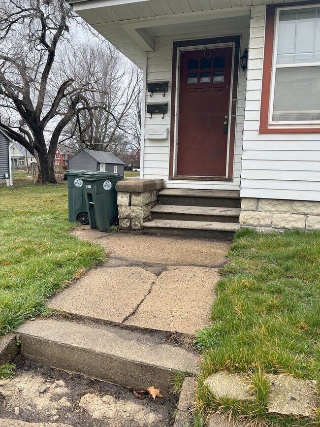 1 Bed 1 Bath Duplex Rental House Rental in Waterloo, IA