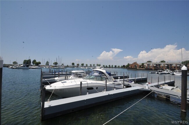 40 Waterfront Cir
