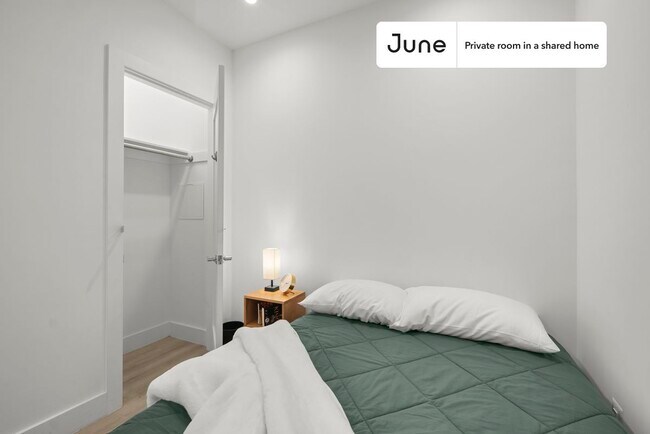 Room in Shared 4 bed/2 bath home in Dupont Circle