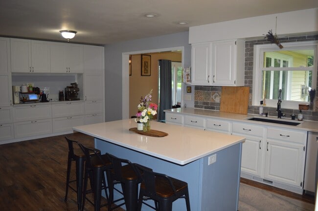 Building Photo - 1676 Silverado Dr Rental