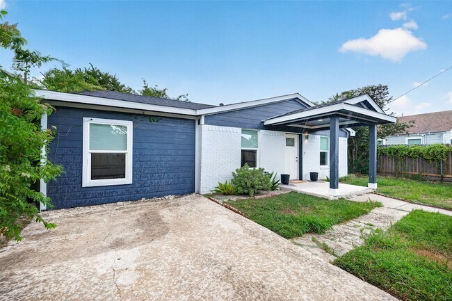 Photo - 1119 Panama St