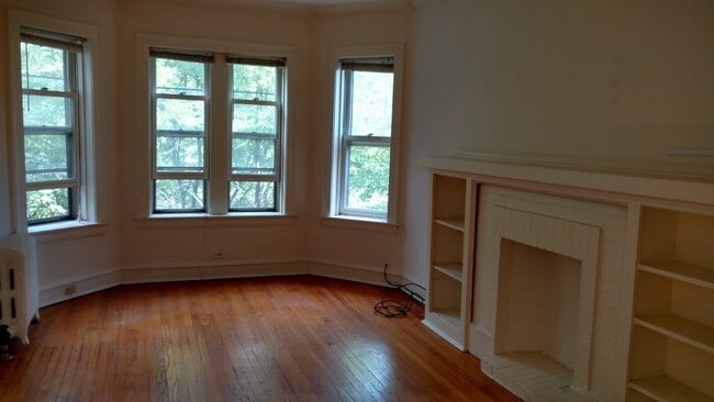 Building Photo - Sunny Lincoln Square Unit 2633-2