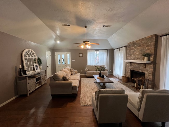 Photo - 7925 Blue Bonnet St