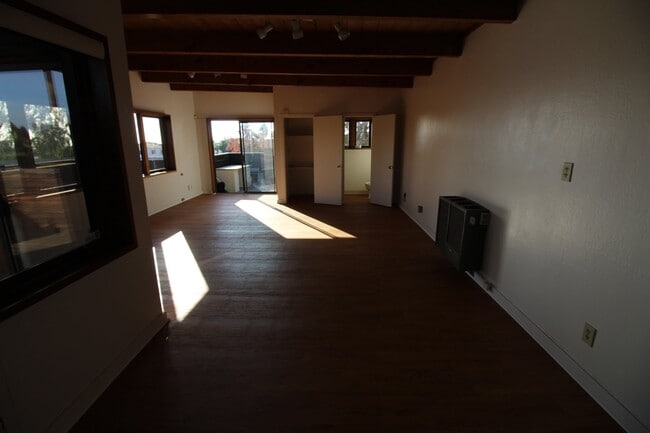 Photo - 5107 Cass St Unidad 5107