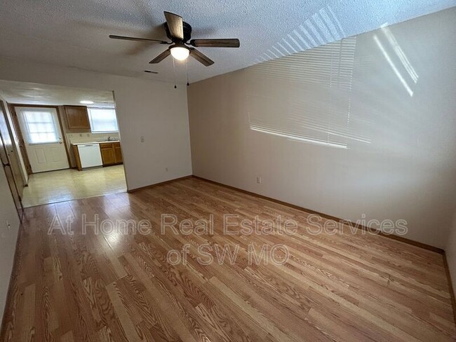 Photo - 1143 W Hall St Rental