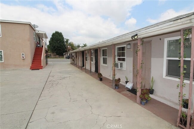 Photo - 4986 Southern Ave Unit E